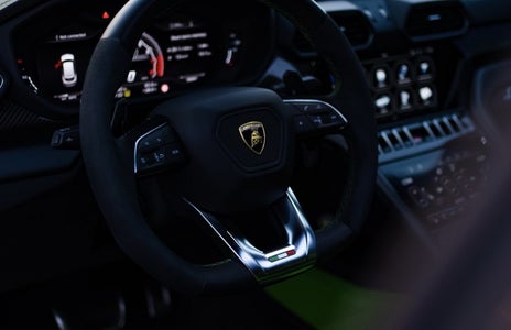 Affitto Lamborghini Urus Pearl Capsule 2021 in Dubai