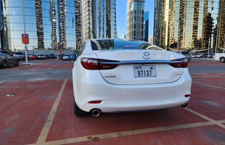 租 Mazda 6 2023 在 迪拜