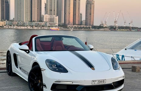 Alquilar Porsche 718 Boxster 2024 en Dubai