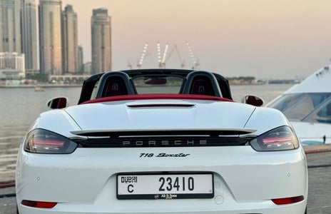 Alquilar Porsche 718 Boxster 2024 en Dubai