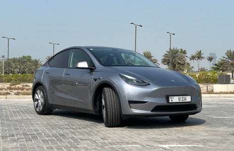 Location Tesla Model Y Long Range 2023 dans Dubai