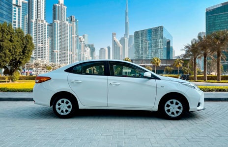 租 Toyota Yaris 2023 在 迪拜