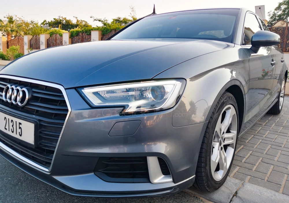 Donkergrijs Audi A3 2017 for rent in Dubai 3