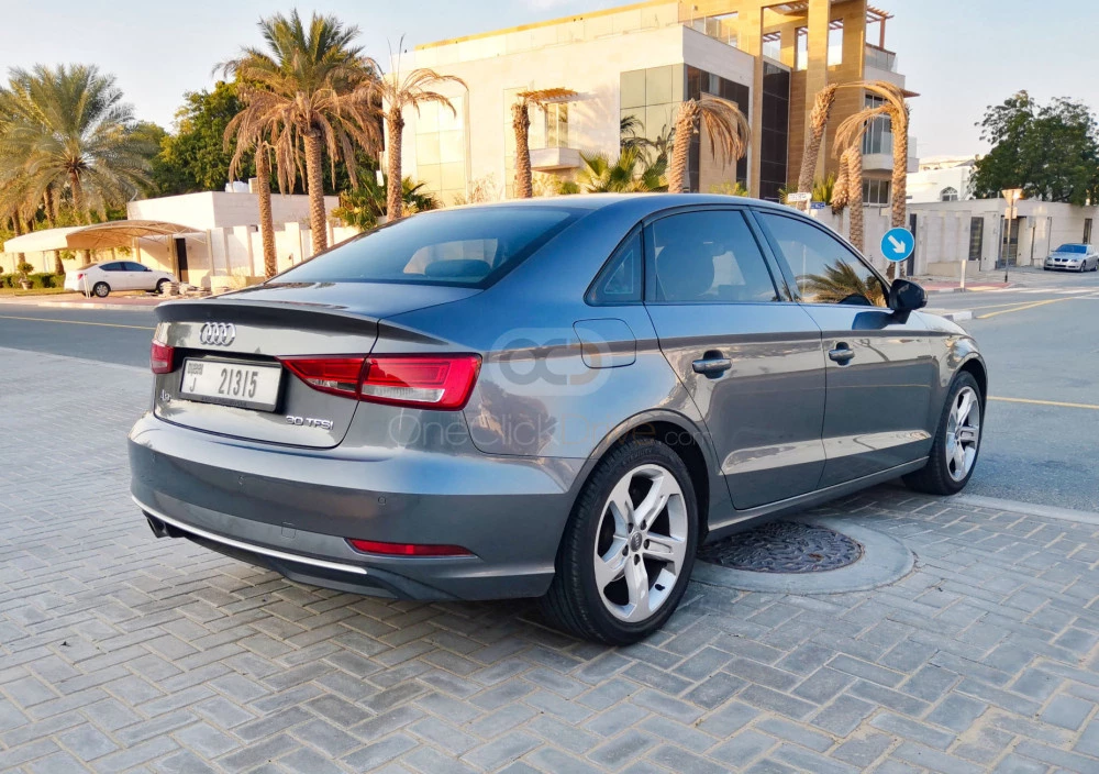 Donkergrijs Audi A3 2017 for rent in Dubai 6