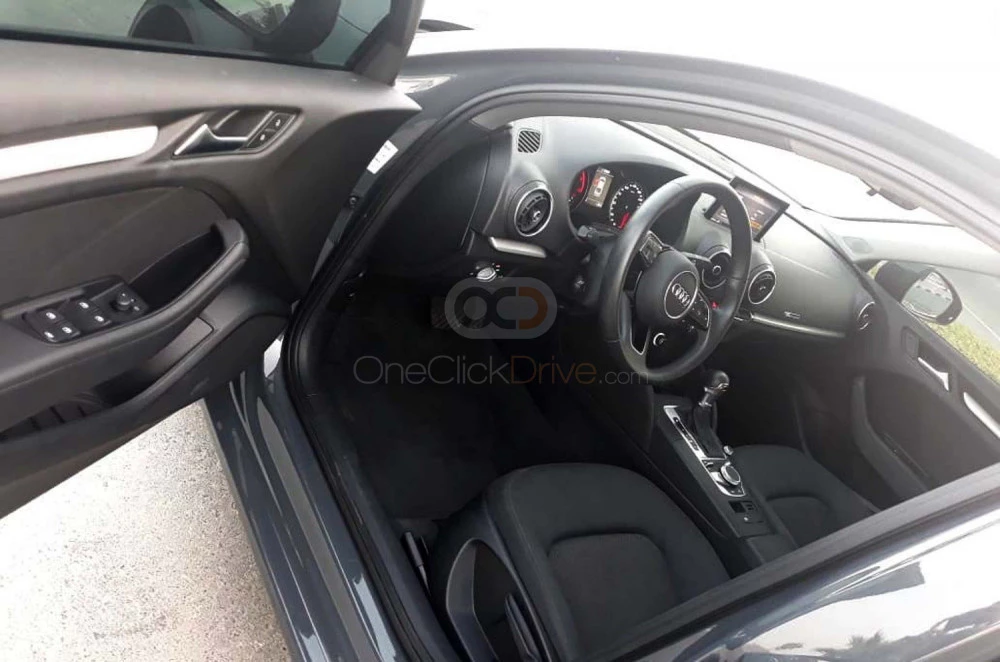 Mat zwart Audi A3 2019 for rent in Dubai 8