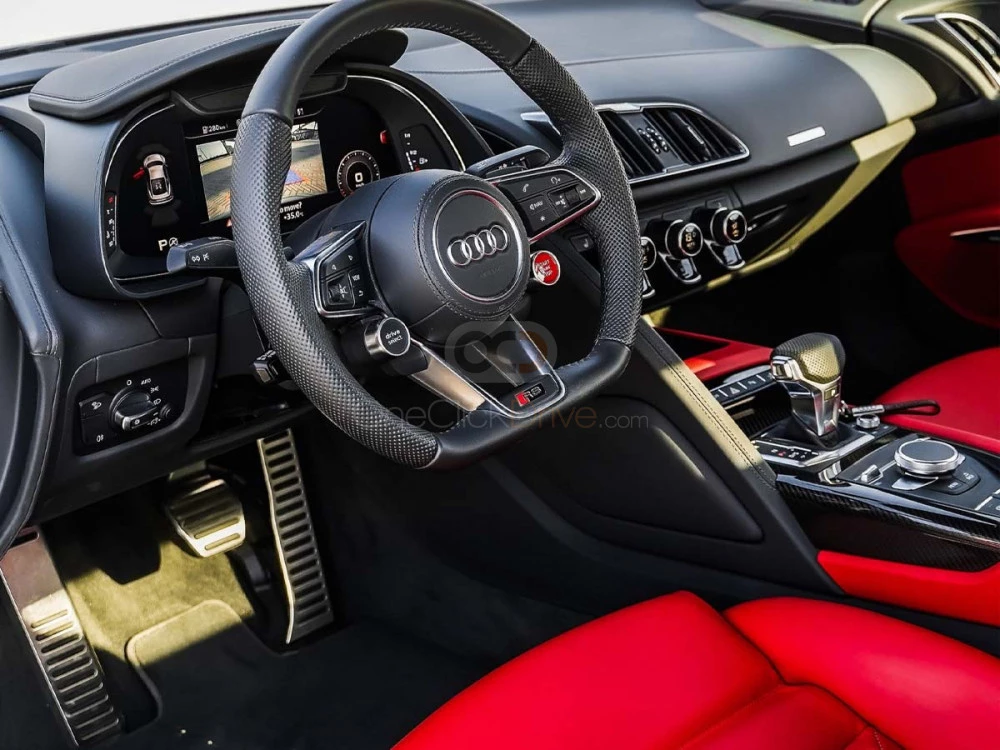 Gri Audi R8 kupası 2022 for rent in Dubai 5