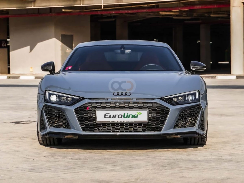 Gri Audi R8 kupası 2022 for rent in Dubai 2