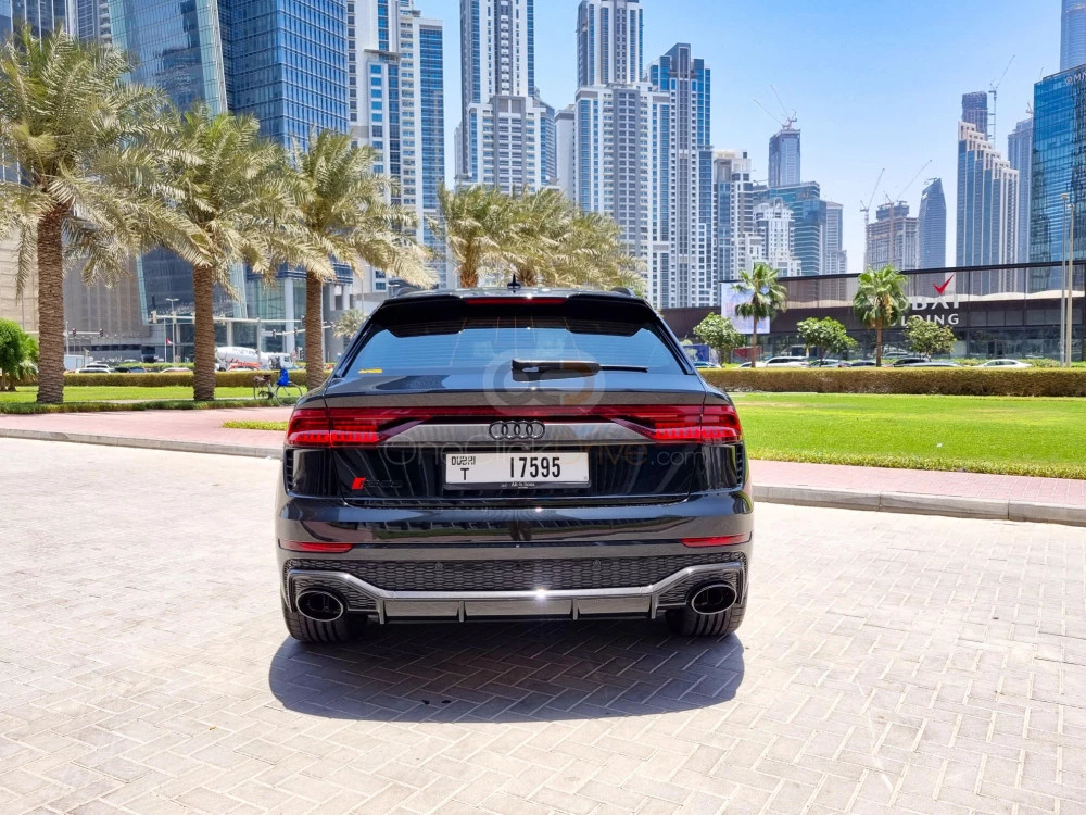 Negro Audi RS Q8 2022 for rent in Dubai 10