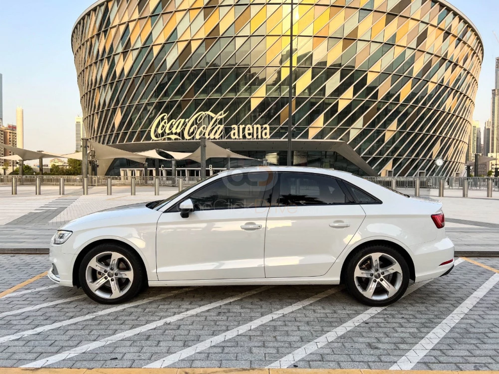 Noir mat Audi A3 2019 for rent in Dubaï 6