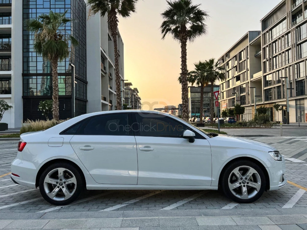Noir mat Audi A3 2019 for rent in Dubaï 3