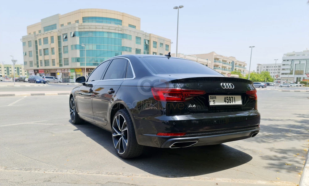 Negro Audi A4 2020 for rent in Dubai 7