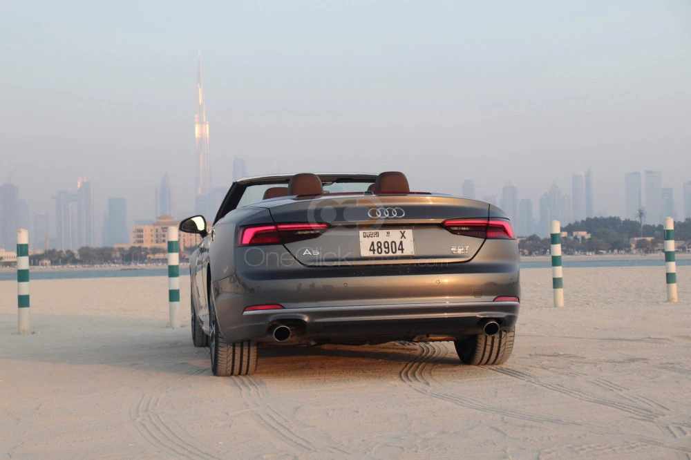 Gris oscuro Audi A5 Convertible 2018 for rent in Dubai 6