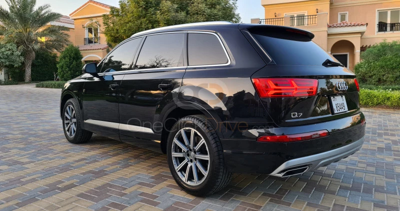 Black Audi Q7 2019 for rent in Dubai 9