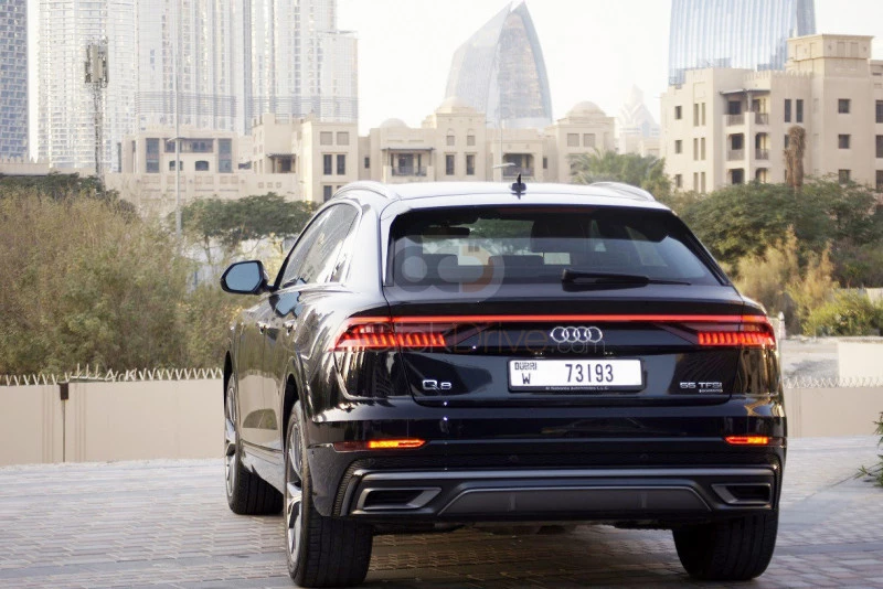 zwart Audi Q8 2019 for rent in Dubai 10