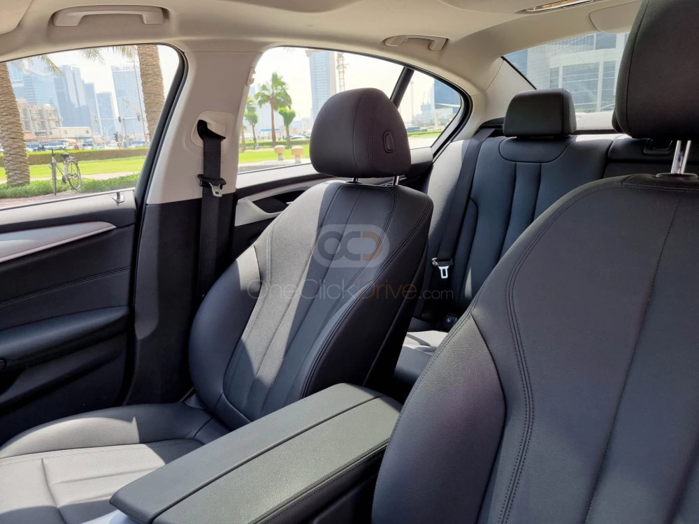 Blanco BMW 520i 2020 for rent in Dubai 4