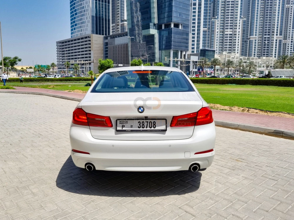 Blanco BMW 520i 2020 for rent in Dubai 8