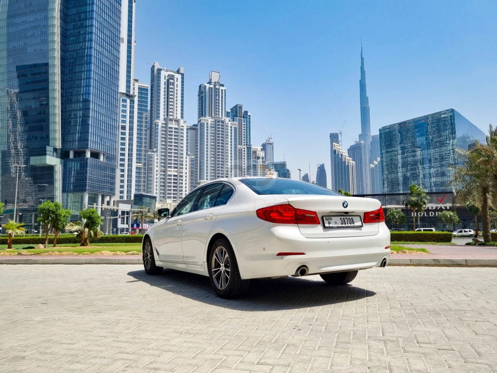 White BMW 520i 2021 for rent in Abu Dhabi 9