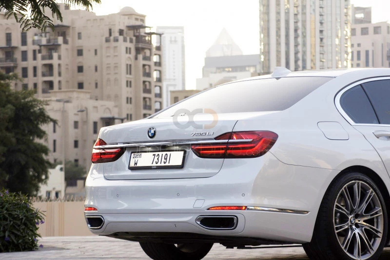Beyaz BMW 730Li 2019 for rent in Dubai 7