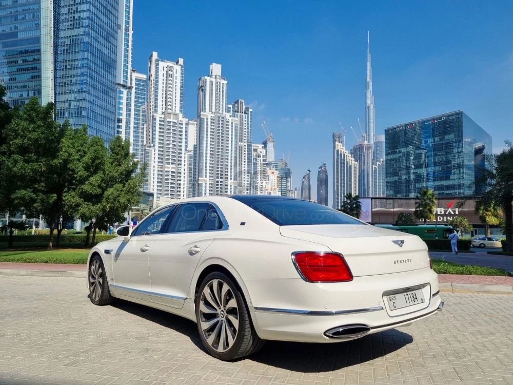 белый Лазурь Летающий автомобиль Флаинг Спур  2020 for rent in Дубай 9