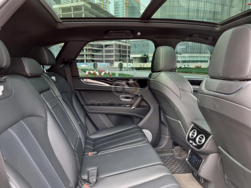 Black Bentley Bentayga 2020 for rent in Dubai 6