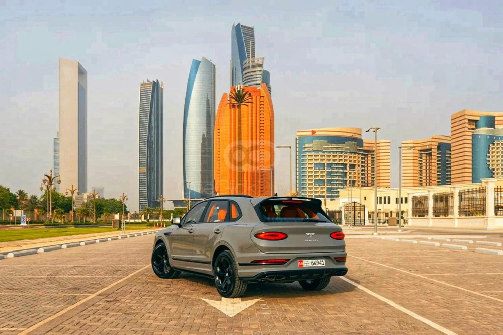 Gray Bentley Bentayga 2022 for rent in Dubai 4