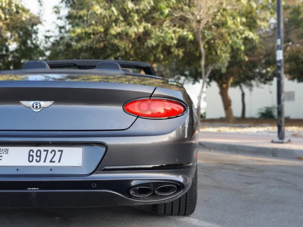 Koyu gri Bentley Continental GT Cabrio 2021 for rent in Dubai 8