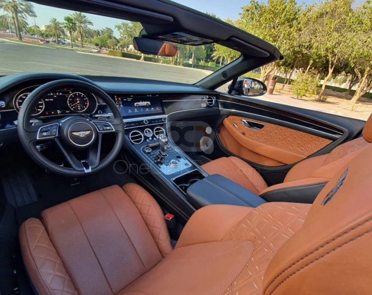 Gris foncé Bentley Continental GT Cabriolet 2021 for rent in Dubaï 3