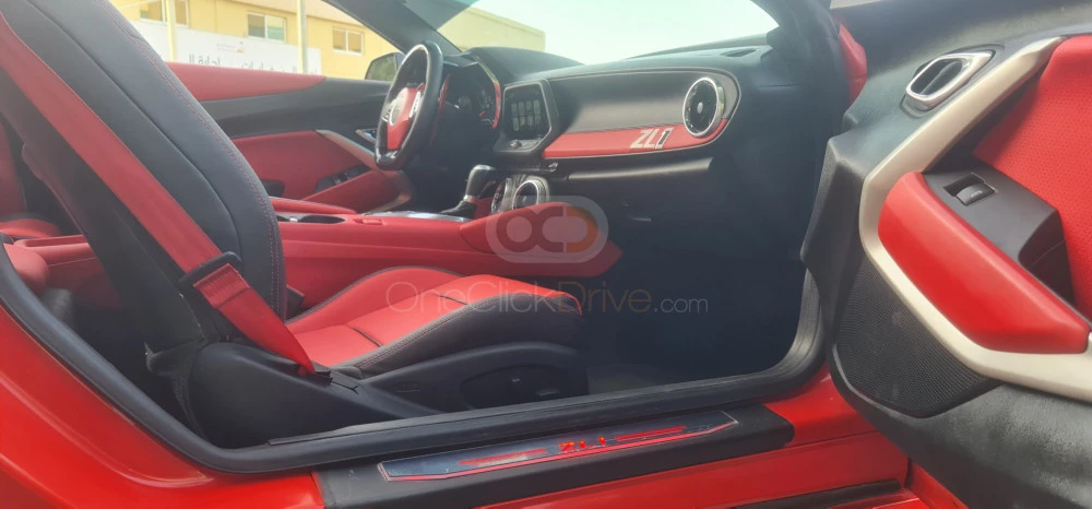 rood Chevrolet Camaro ZL1 Cabrio V8 2019 for rent in Dubai 8