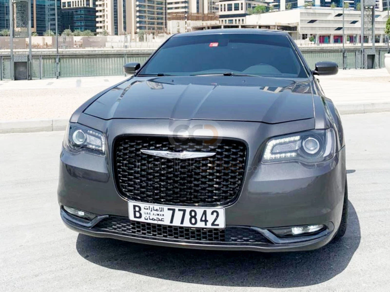 gris Chrysler 300C 2018 for rent in Sharjah 3
