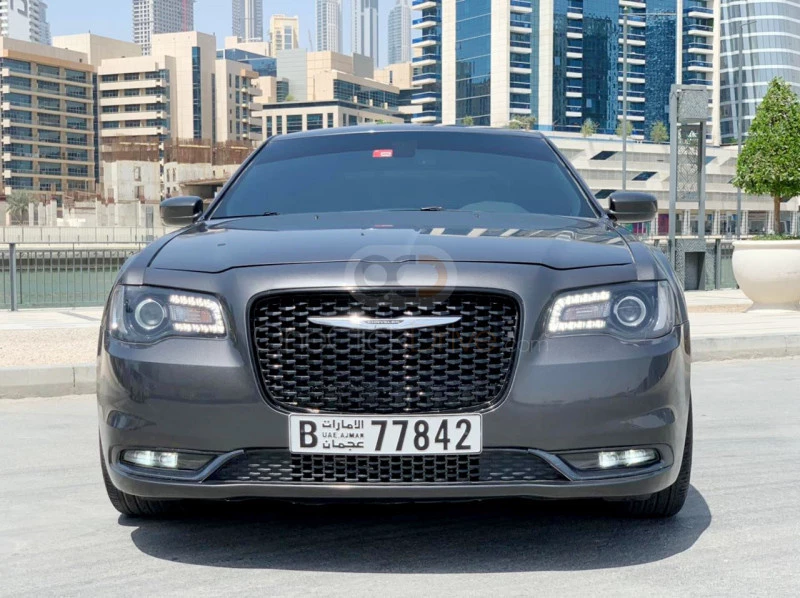 gris Chrysler 300C 2018 for rent in Sharjah 2