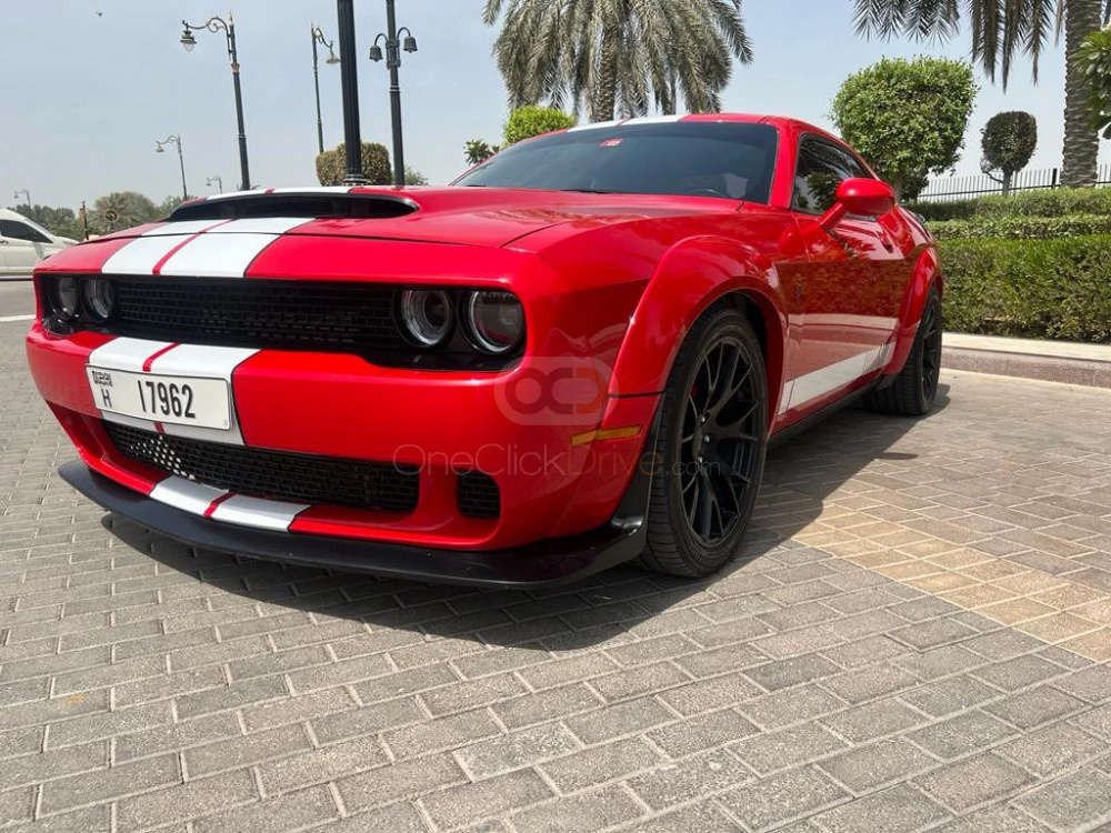 Kırmızı Atlatmak Challenger V8 RT Demon Geniş Gövde 2020 for rent in Dubai 1