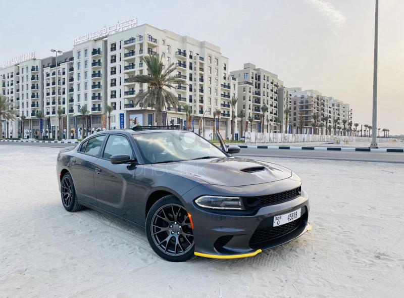 черный Додж
 Зарядное устройство V6 2020 for rent in Дубай 3