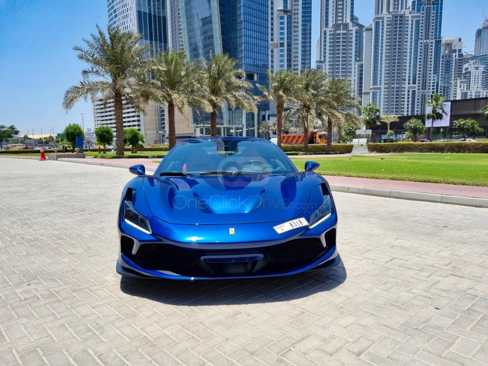 Blauw Ferrari F8 Eerbetoon 2022 for rent in Dubai 2