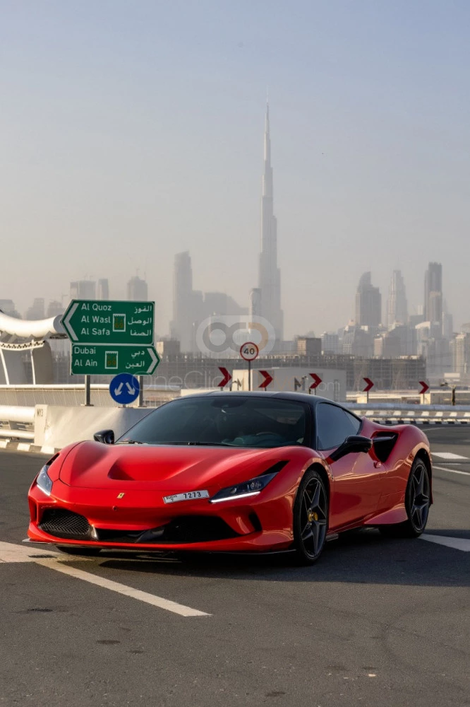 Kırmızı Ferrari F8 Tributo 2021 for rent in Dubai 2