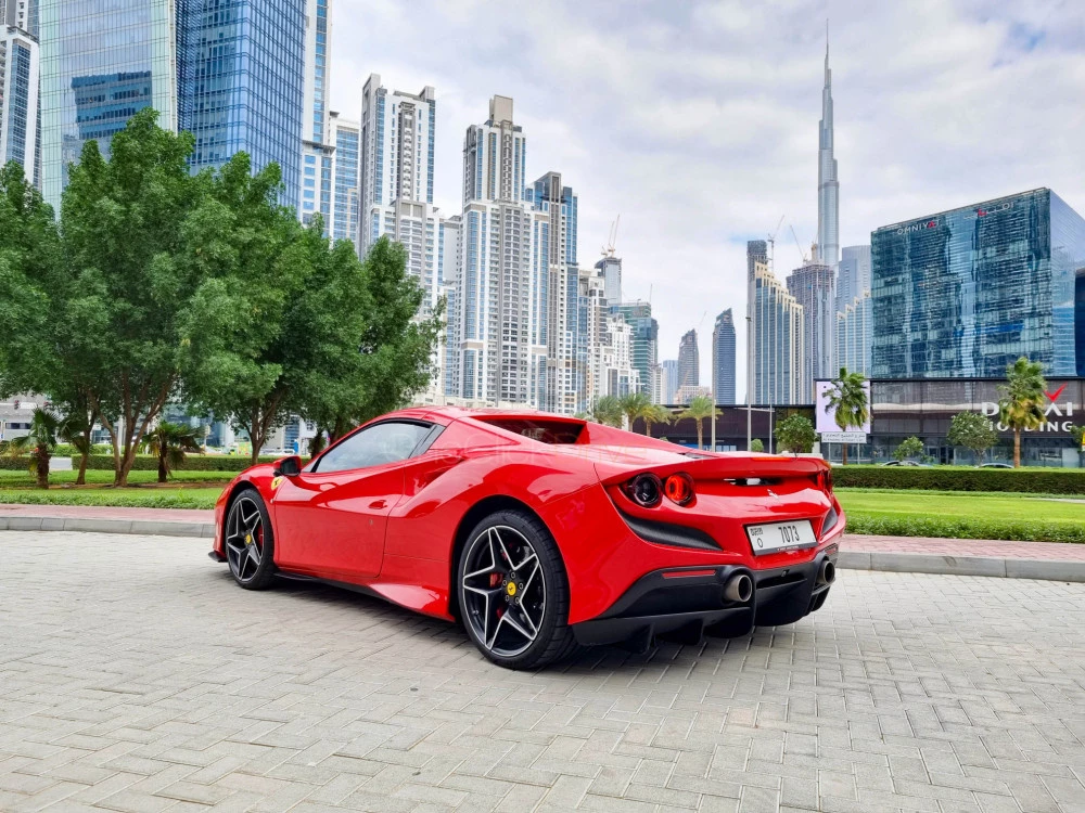 Kırmızı Ferrari F8 Tributo 2022 for rent in Dubai 10