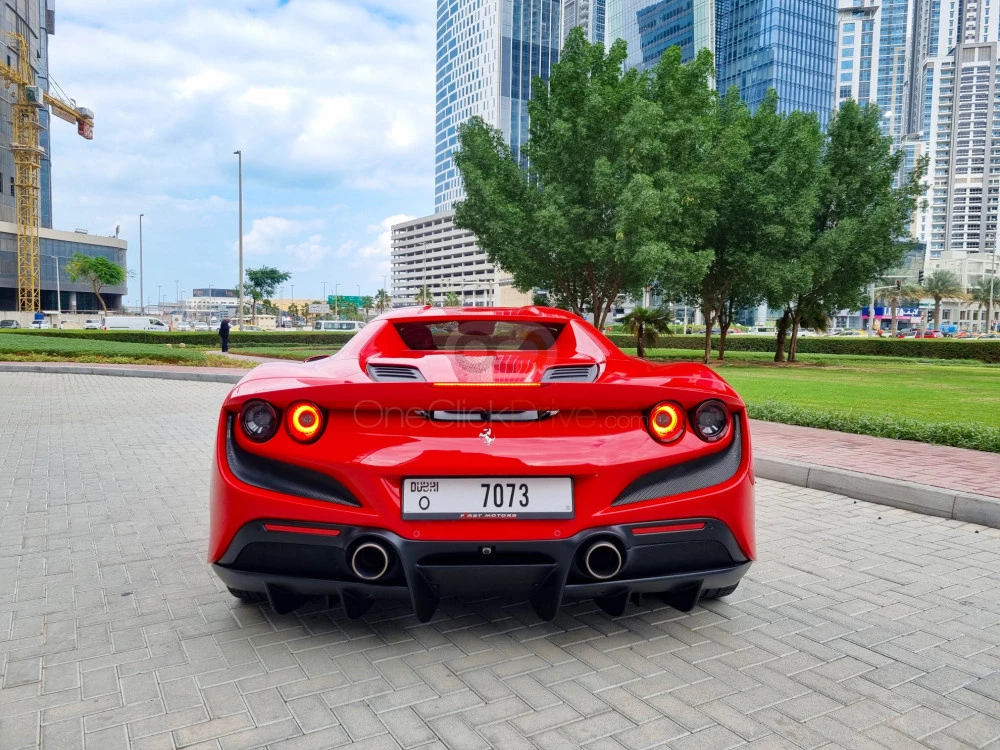 Kırmızı Ferrari F8 Tributo 2022 for rent in Dubai 9