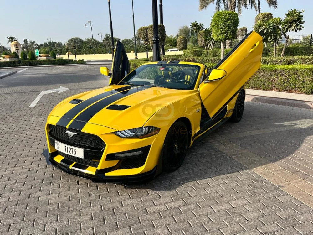Sarı Ford Mustang EcoBoost Convertible V4 2019 for rent in Dubai 2