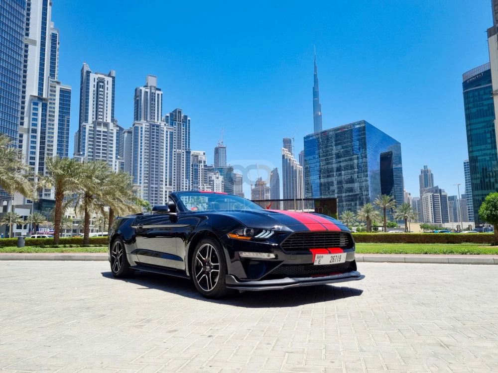 أسود فورد Mustang EcoBoost Convertible V4 2020 for rent in دبي 1