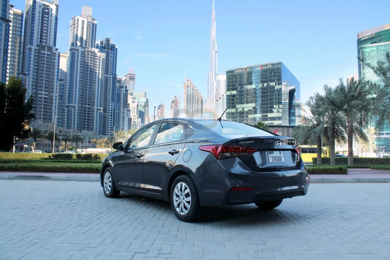 Donkergrijs Hyundai Accent 2020 for rent in Dubai 8