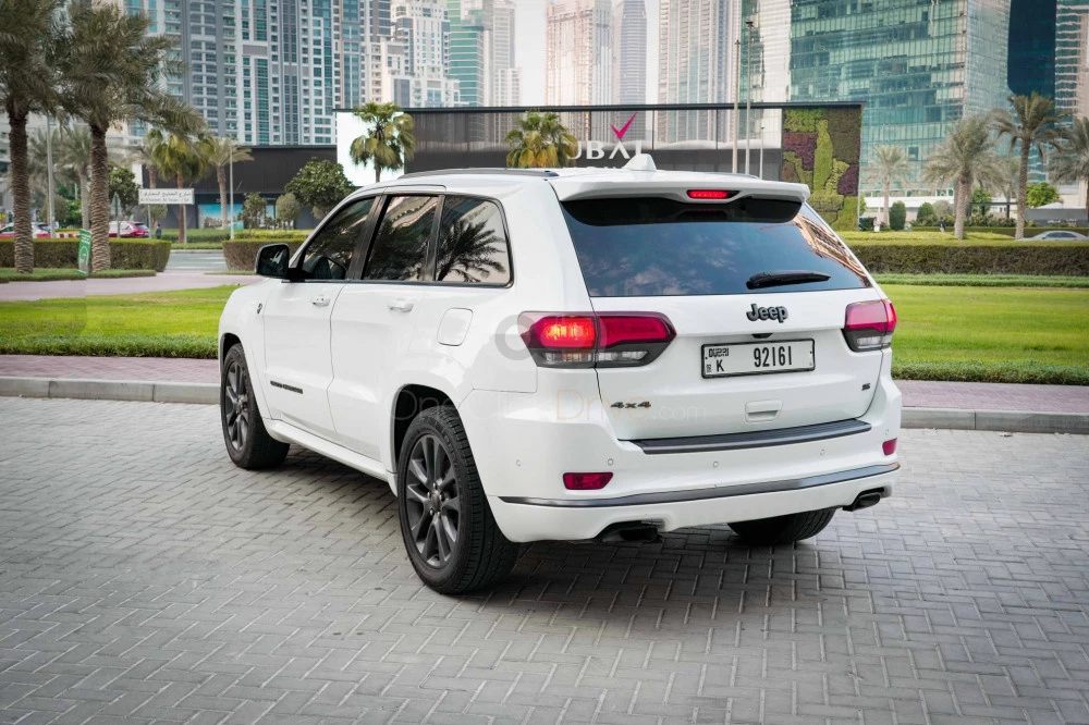 White Jeep Grand Cherokee 2020 for rent in Dubai 9