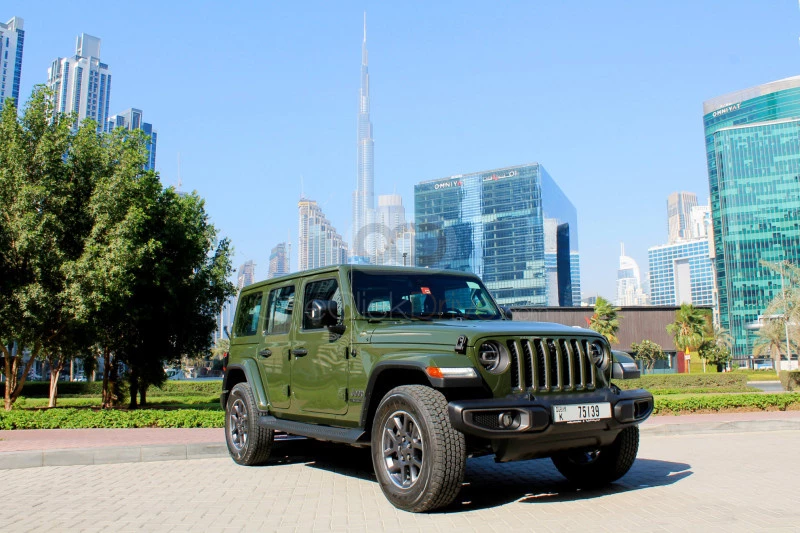 vert Jeep Wrangler 80e anniversaire édition limitée 2021 for rent in Dubaï 6