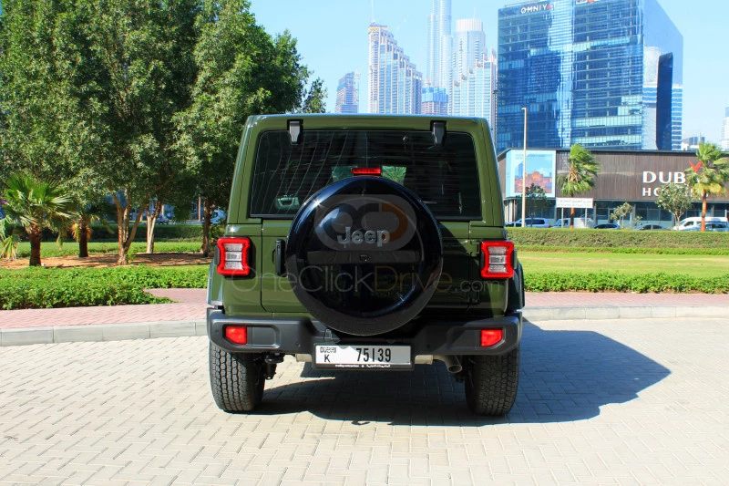 vert Jeep Wrangler 80e anniversaire édition limitée 2021 for rent in Dubaï 9