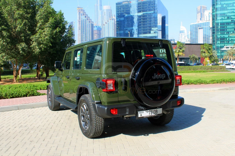 vert Jeep Wrangler 80e anniversaire édition limitée 2021 for rent in Dubaï 10