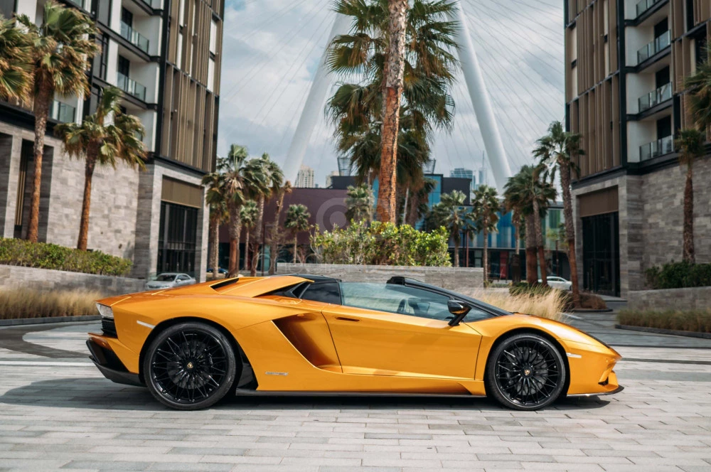Rose goud Lamborghini Aventador Roadster 2018 for rent in Dubai 3