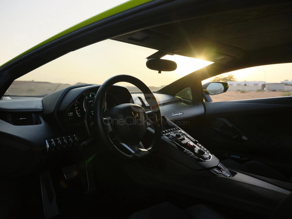 Açık yeşil Lamborghini Aventador Coupé LP700 2018 for rent in Dubai 4