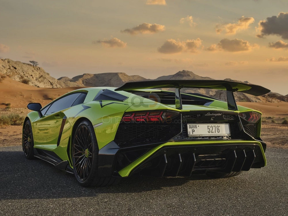 Açık yeşil Lamborghini Aventador Coupé LP700 2018 for rent in Dubai 10