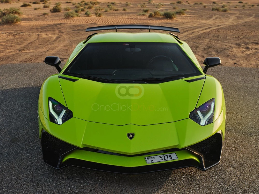 Licht groen Lamborghini Aventador Coupé LP700 2018 for rent in Dubai 8