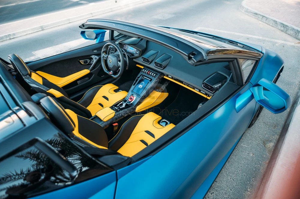 Mavi Lamborghini Huracan Evo Spyder 2021 for rent in Dubai 6