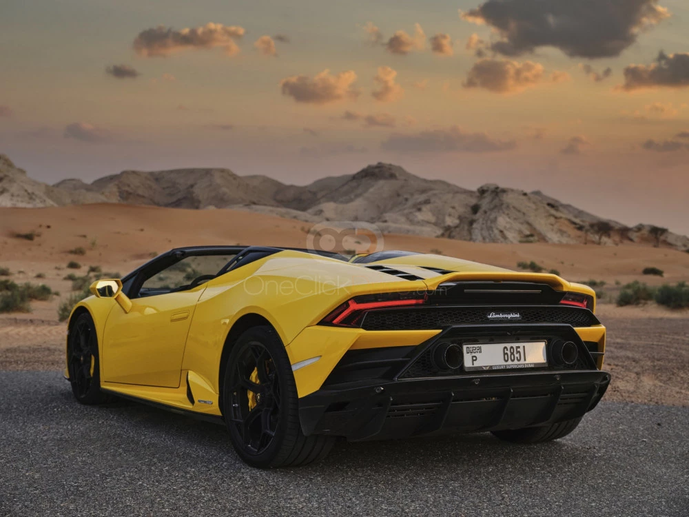 Geel Lamborghini Huracan Evo Spyder 2021 for rent in Dubai 5