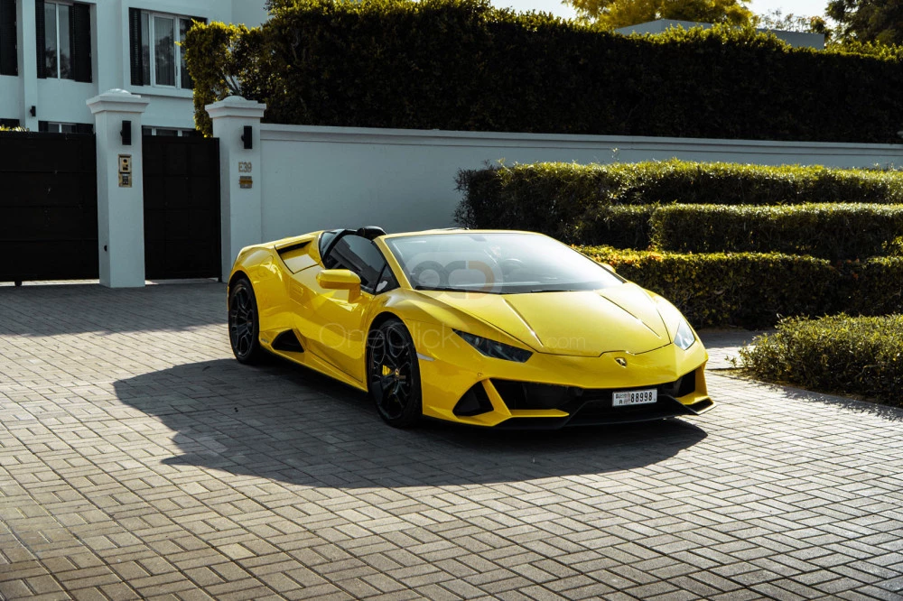 Sarı Lamborghini Huracan Evo Spyder 2022 for rent in Dubai 1